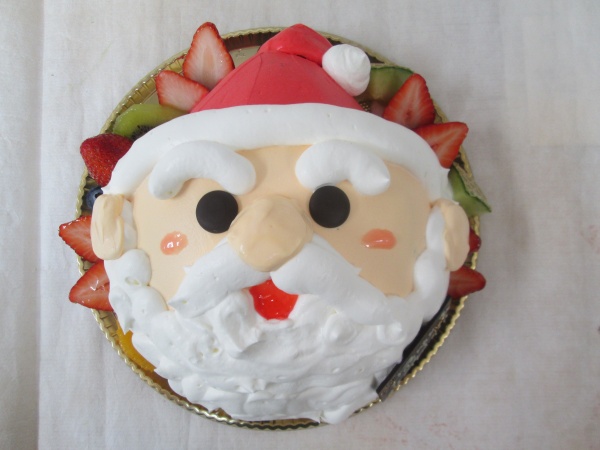 クリスマスケーキに サンタさんの顔を立体形ケーキで 大阪市東住吉区 パティスリーデコ