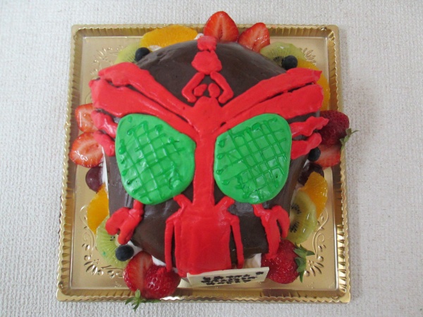 バースデーケーキに 仮面ライダーオーズの顔を立体形ケーキで 大阪市東住吉区 パティスリーデコ