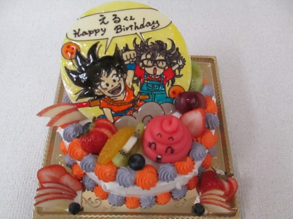 バースデーケーキに ドラゴンボールの悟空とアラレちゃんの指定イラストをプレートで うんちくんを立体で 大阪市東住吉区 パティスリーデコ