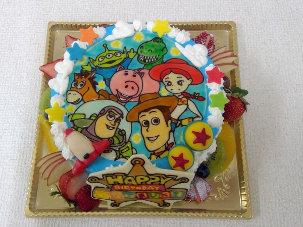 バースデーケーキに 空のイメージ仕上に トイストーリーのキャラクターをプレートで 大阪市東住吉区 パティスリーデコ